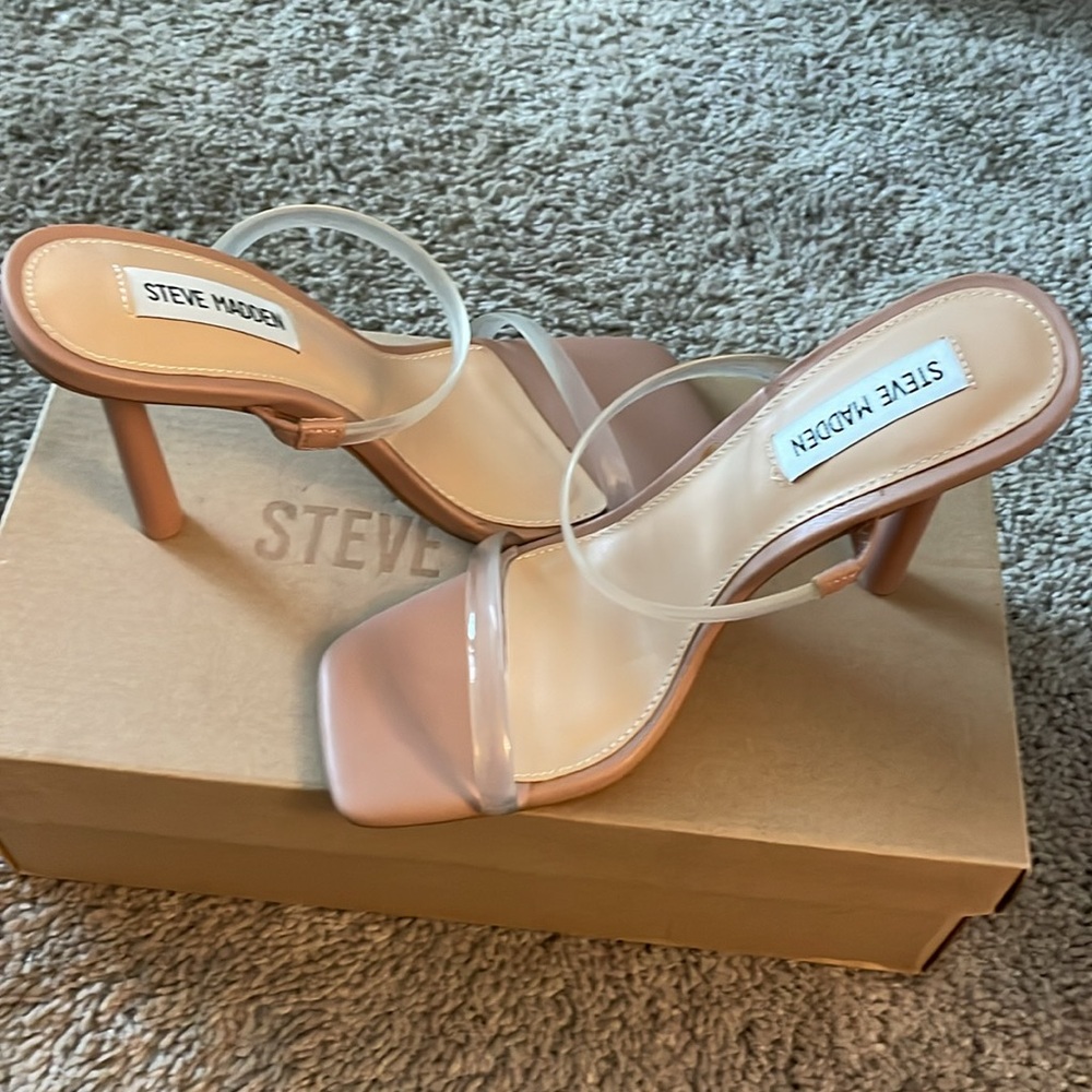 Never worn Steve Madden Heels